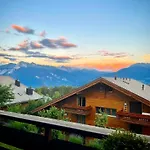Window On Montana, Avec Vue Sur Les Alpes كرانز مونتانا
